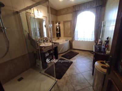 Eladó családi ház Budapest