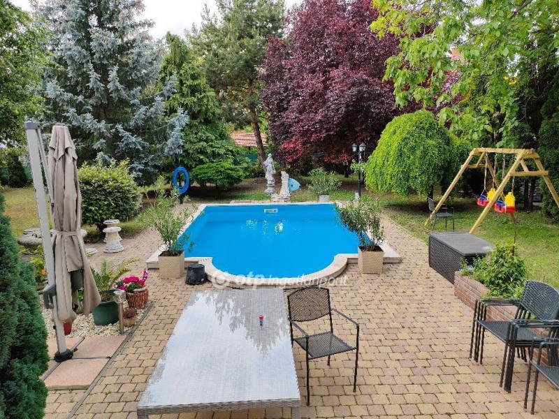 Eladó családi ház Budapest