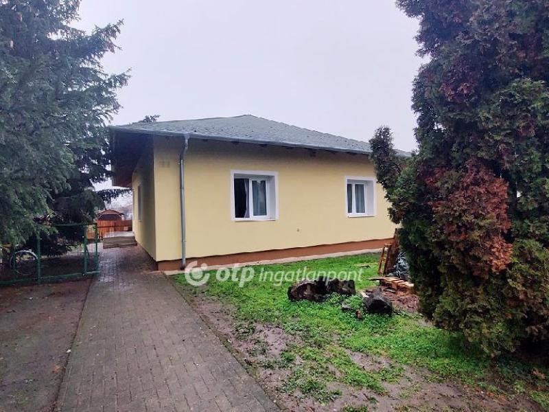 Eladó családi ház Gárdony