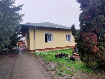 Eladó családi ház Gárdony
