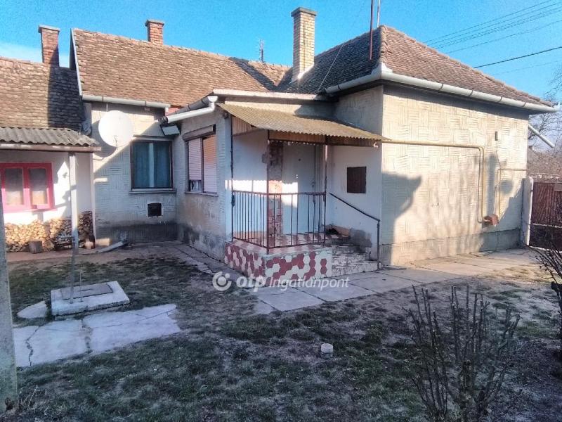 Eladó családi ház Hajdúszovát
