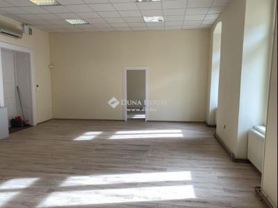 Eladó iroda családi házban Pécs