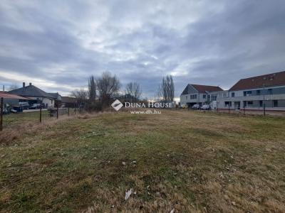 Eladó lakóövezeti telek Monor