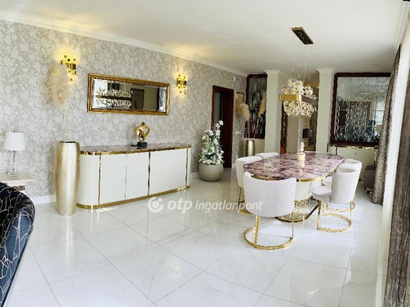 Eladó családi ház Balatonkenese