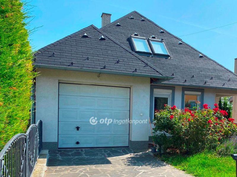 Eladó családi ház Győrújbarát