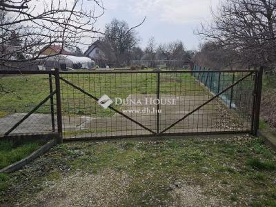 Eladó lakóövezeti telek Velence