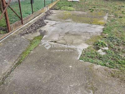 Eladó lakóövezeti telek Velence