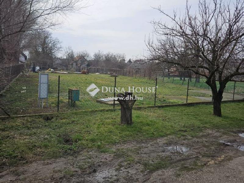 Eladó lakóövezeti telek Velence