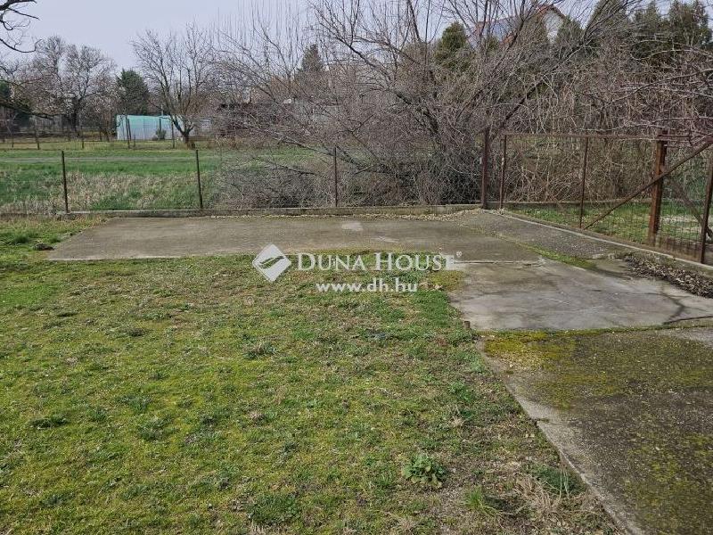 Eladó lakóövezeti telek Velence