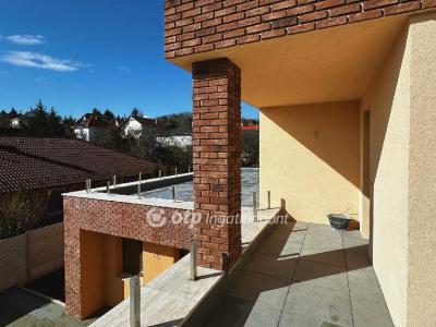 Eladó családi ház Érd