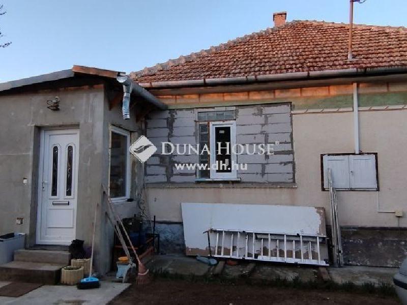 Eladó családi ház Tápiószecső