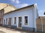 Eladó utcai bejáratú üzlethelység Esztergom