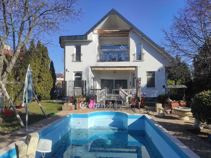 Eladó családi ház Budapest