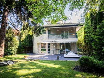 Eladó családi ház Budapest