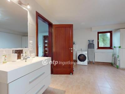 Eladó családi ház Eger