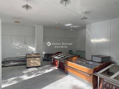 Eladó utcai bejáratú üzlethelység Esztergom