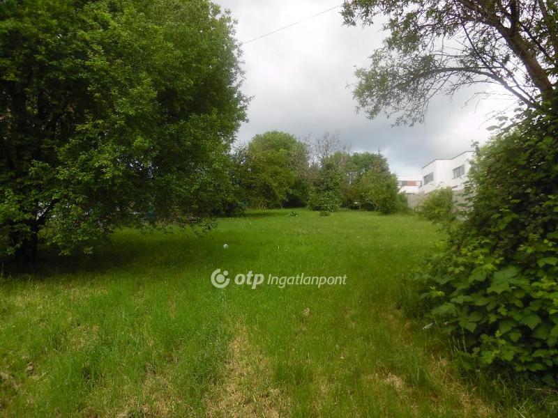 Eladó lakóövezeti telek Budapest