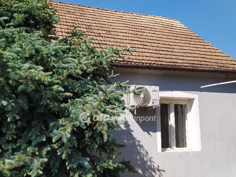 Eladó családi ház Villány