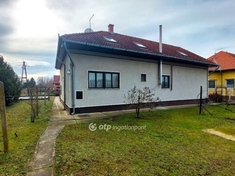 Eladó családi ház Cegléd