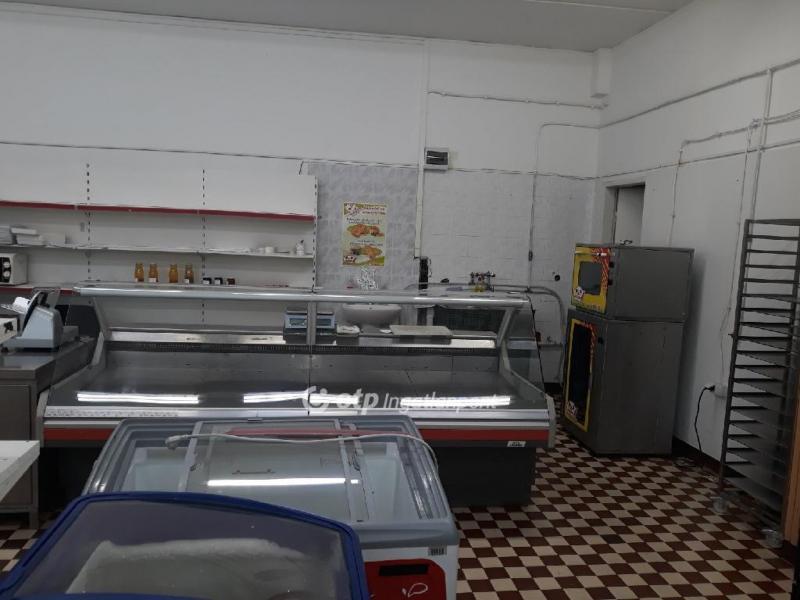 Eladó üzlethelység üzletházban Debrecen