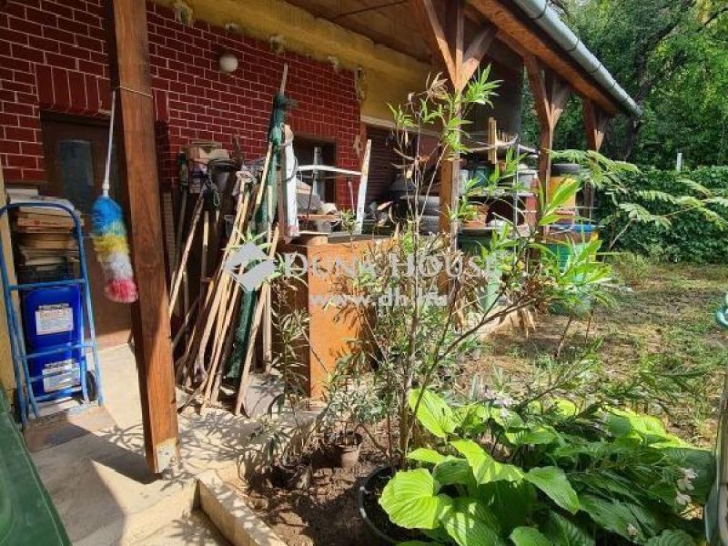 Eladó családi ház Csömör