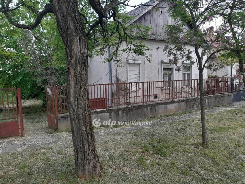 Eladó családi ház Adács