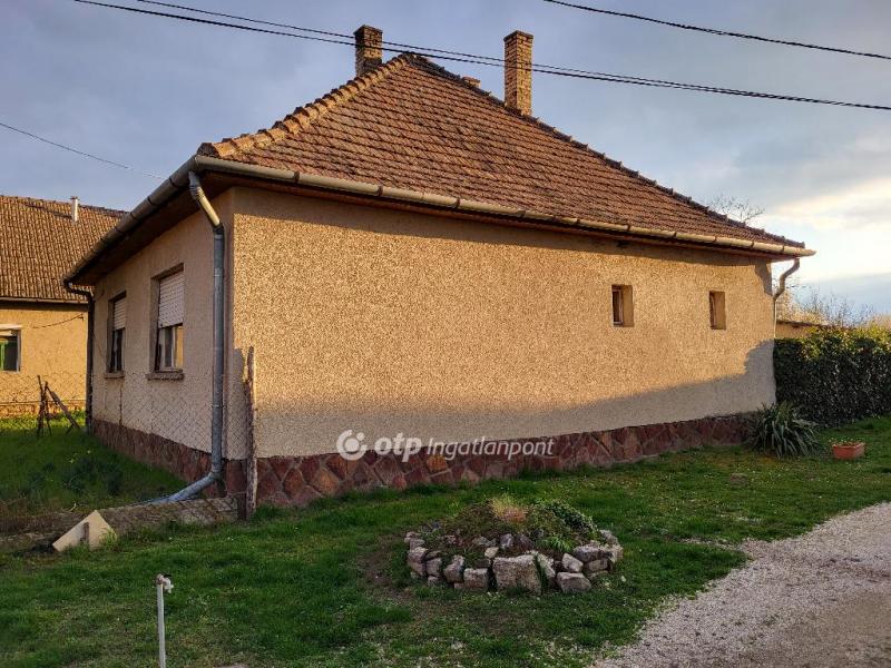 Eladó családi ház Siójut