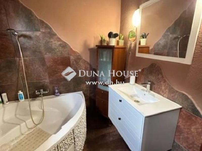 Eladó családi ház Vecsés