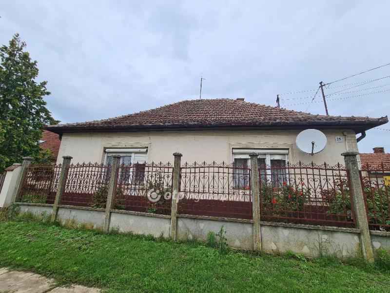 Eladó családi ház Konyár