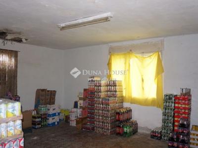 Eladó üzlethelység udvarban Bagod