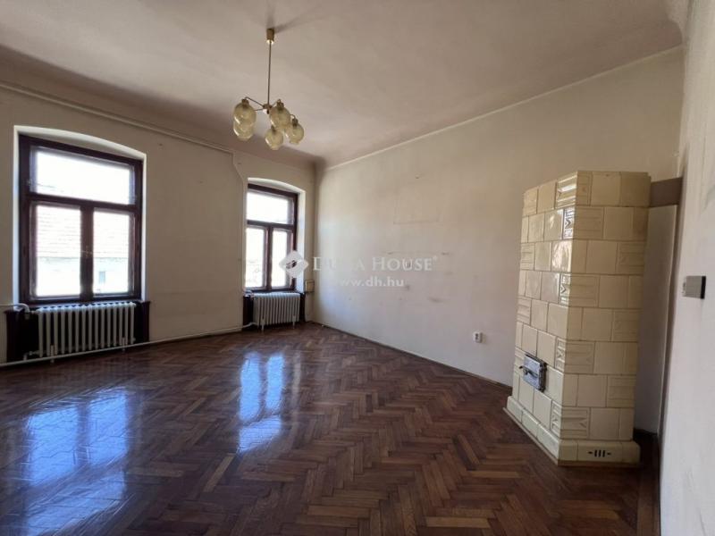 Eladó családi ház Esztergom