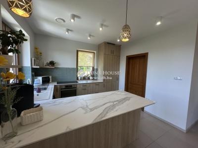 Eladó családi ház Piliscsaba