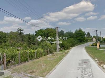 Eladó lakóövezeti telek Komárom