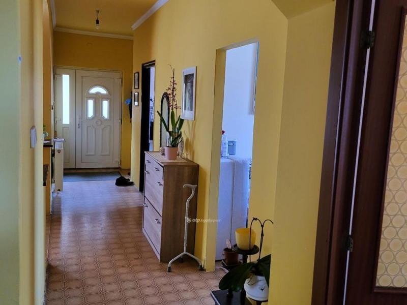 Eladó családi ház Mikepércs