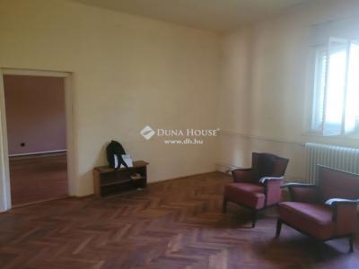 Eladó családi ház Esztergom