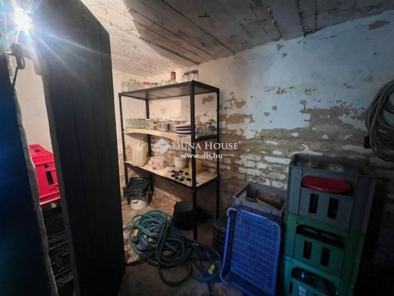 Eladó nyaraló Komló