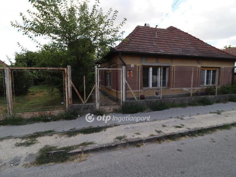 Eladó családi ház Dömsöd