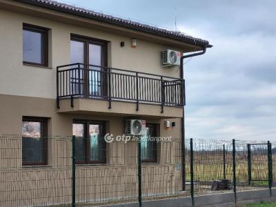 Eladó lakás Szántód