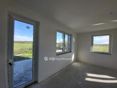 Eladó lakás Szántód