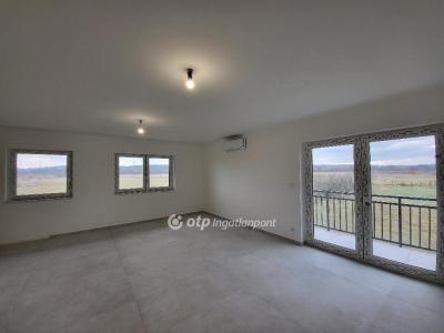 Eladó lakás Szántód