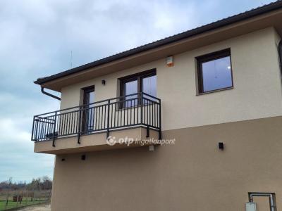 Eladó lakás Szántód