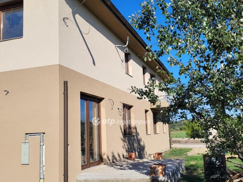 Eladó lakás Szántód