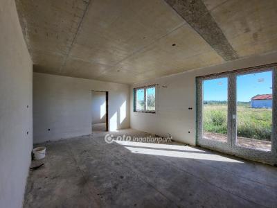 Eladó lakás Szántód