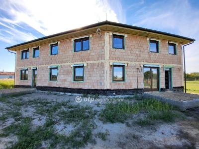 Eladó lakás Szántód