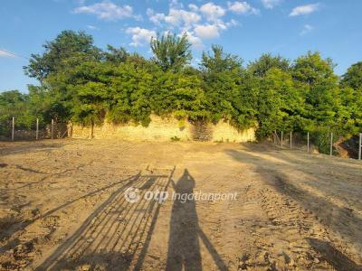 Eladó lakóövezeti telek Enying