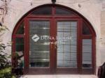 Eladó üzlethelység udvarban Esztergom