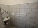 Eladó üzlethelység udvarban Esztergom