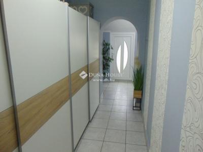 Eladó lakás Szentlőrinc