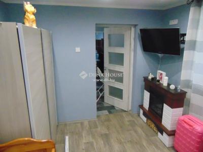 Eladó lakás Szentlőrinc