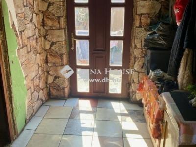 Eladó családi ház Tura